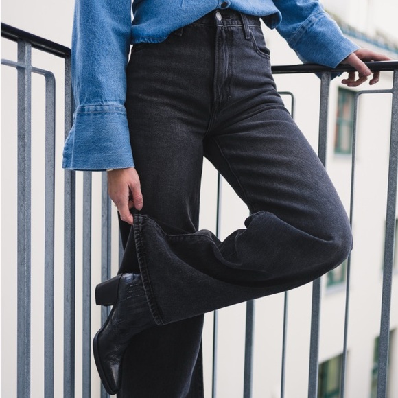 Levi’s Ribcage Wide Leg Jean - Picture 2 of 4